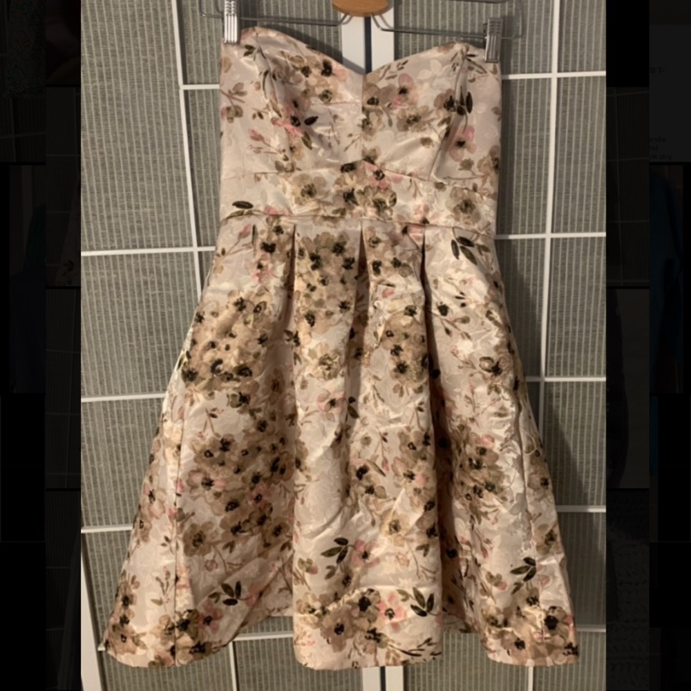 RUNWAY DRESS HOCO FLORAL✨ - Picture 1 of 3